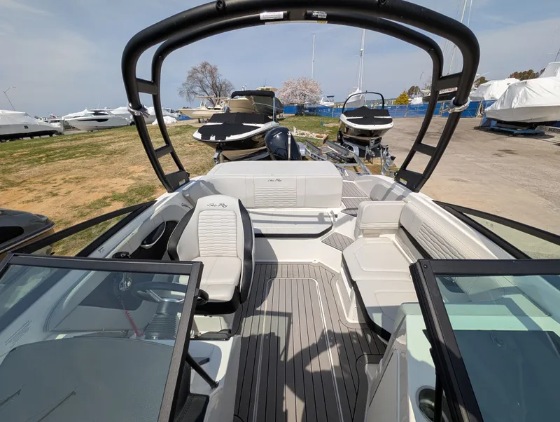 Slide: The Image of Sea Ray SPX 190 Outboard 2022 - 18