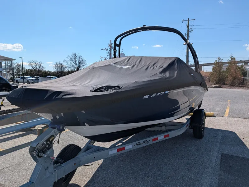 Slide: The Image of Sea Ray SPX 190 Outboard 2022 - 2