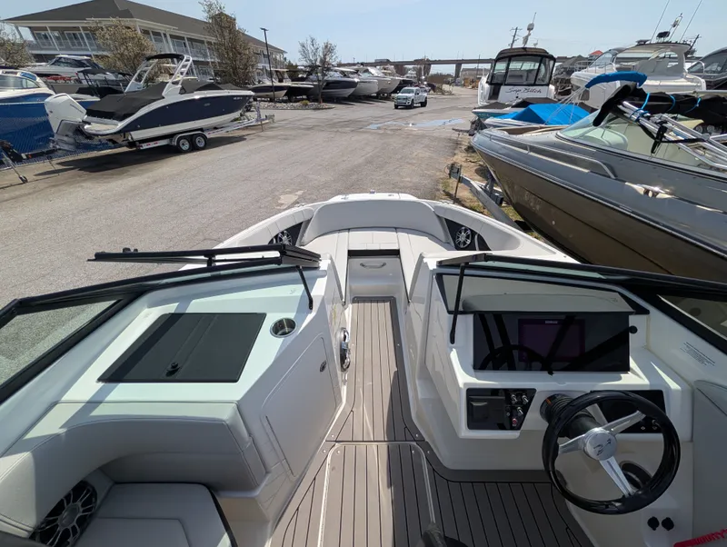 Slide: The Image of Sea Ray SPX 190 Outboard 2022 - 25