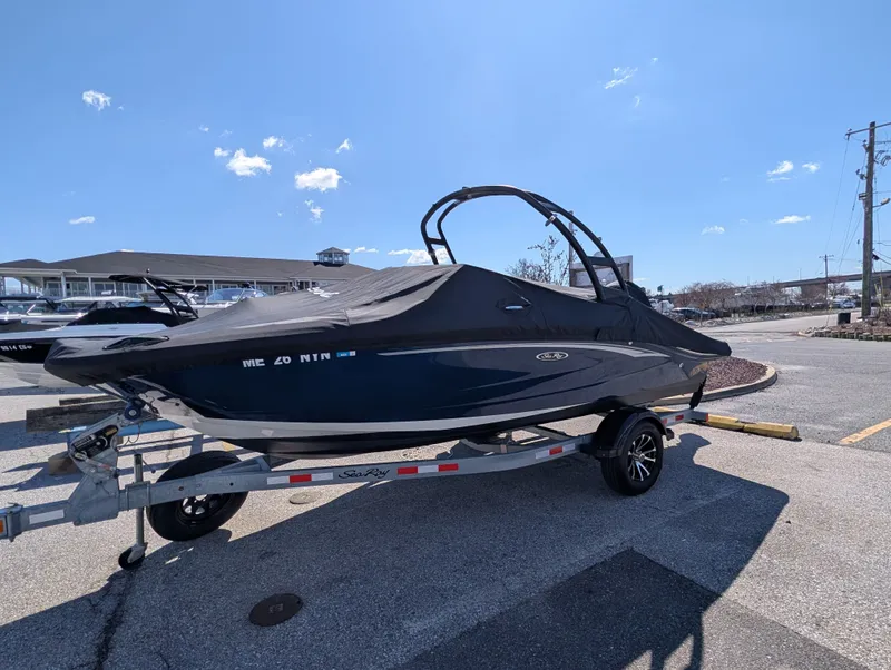 Slide: The Image of Sea Ray SPX 190 Outboard 2022 - 3