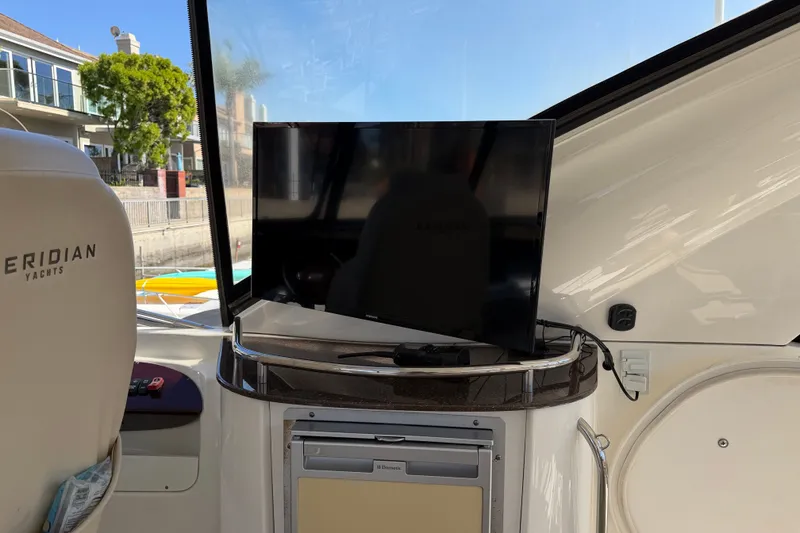 Slide: The Image of Meridian 441 Sedan 2014 - 44