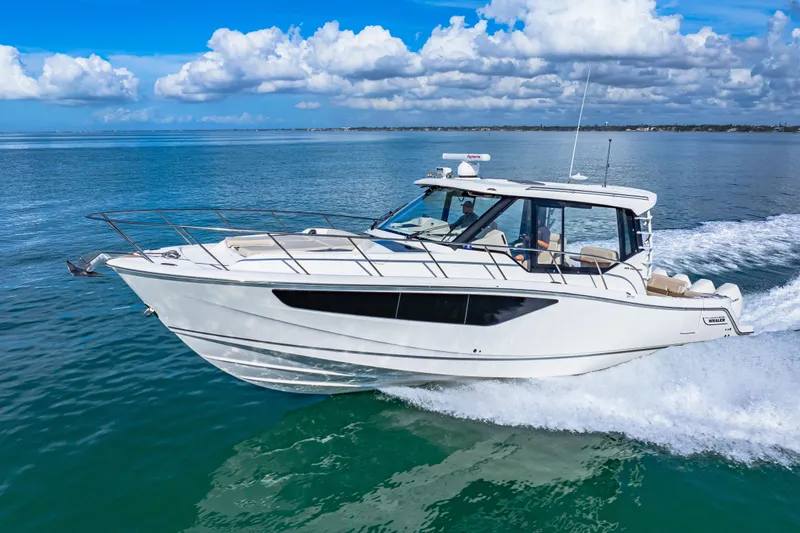 Slide: The Image of Boston Whaler 405 Conquest 2022 - 55