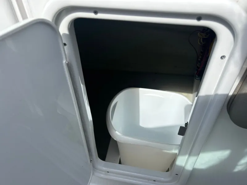 Slide: The Image of Crownline Boats 235 ESX 2022 - 20