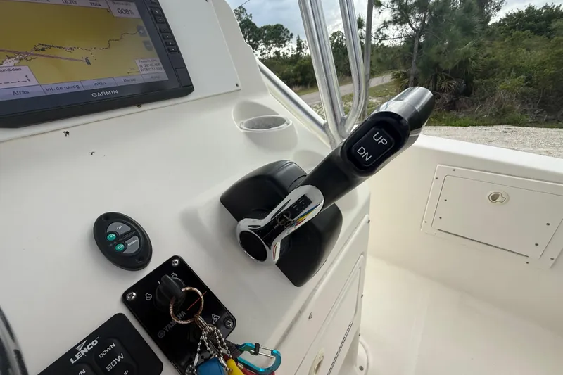 Slide: The Image of Control panel of a 2005 Sea Hunt Triton 232 boat with Yamaha ignition. - 18