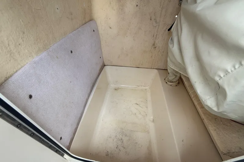 Slide: The Image of Wiring and gauges inside a 2005 Sea Hunt Triton 232 boat. - 43