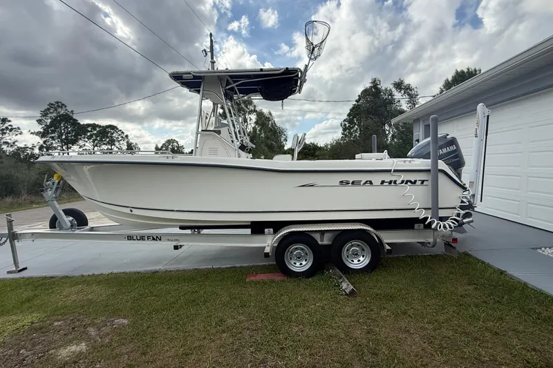 Slide: The Image of 2005 Sea Hunt Triton 232 boat interior with Yamaha engine, featuring seating and storage compartments. - 5