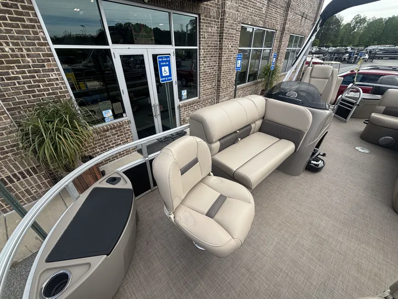 Slide: The Image of Sun Tracker FISHIN BARGE 20DLX 2020 - 29