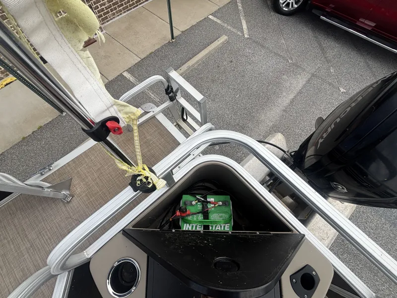 Slide: The Image of Sun Tracker Fishin Barge 20DLX w/Mercury 90ELPT CT 90HP - 4 - Stroke Engine 2020 - 17