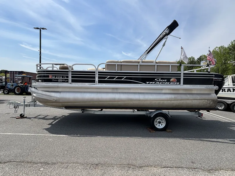 Slide: The Image of Sun Tracker Fishin Barge 20DLX w/Mercury 90ELPT CT 90HP - 4 - Stroke Engine 2020 - 23