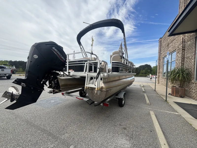 Slide: The Image of Sun Tracker Fishin Barge 20DLX w/Mercury 90ELPT CT 90HP - 4 - Stroke Engine 2020 - 27
