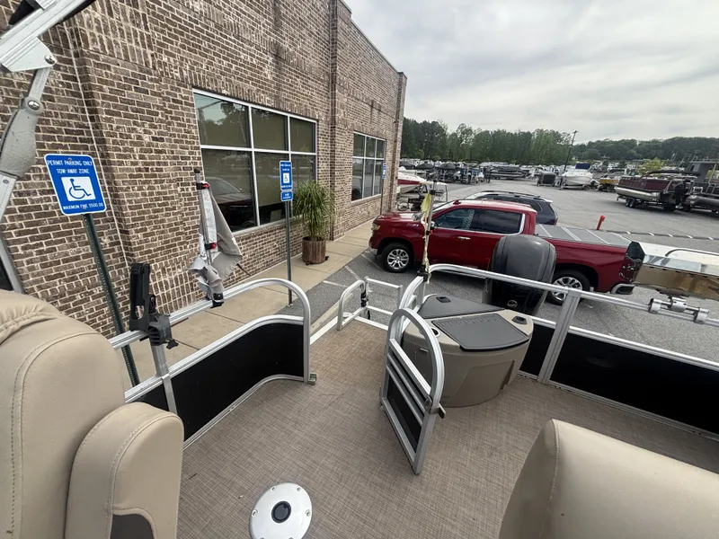 Slide: The Image of Sun Tracker Fishin Barge 20DLX w/Mercury 90ELPT CT 90HP - 4 - Stroke Engine 2020 - 38
