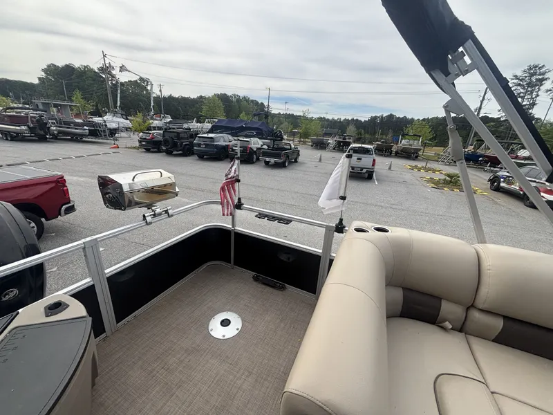 Slide: The Image of Sun Tracker Fishin Barge 20DLX w/Mercury 90ELPT CT 90HP - 4 - Stroke Engine 2020 - 39
