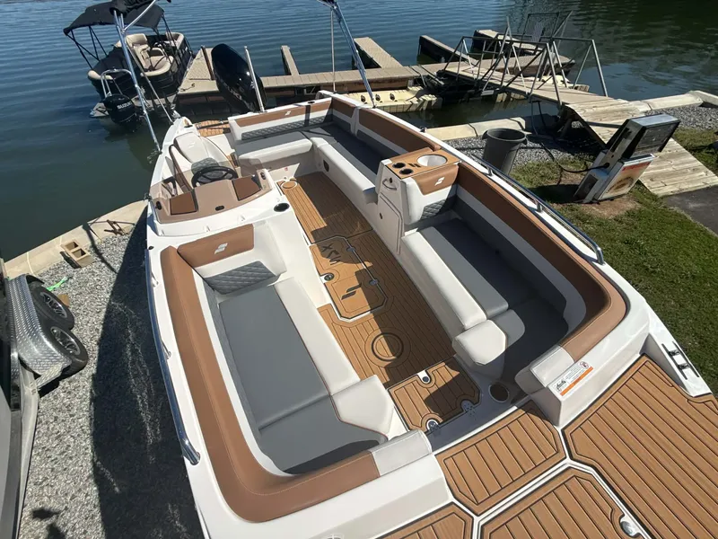 Slide: The Image of Starcraft svx 211 2026 - 16