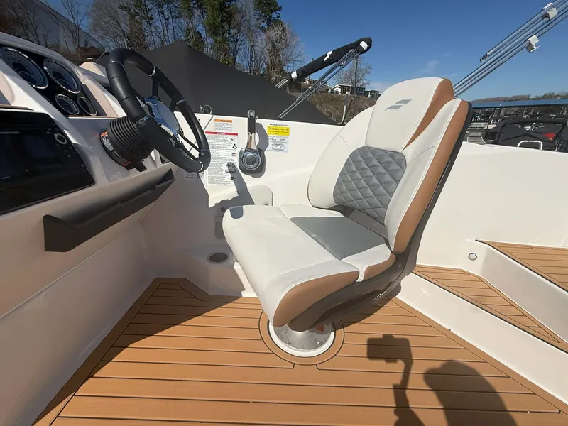 Slide: The Image of Starcraft svx 211 2026 - 4