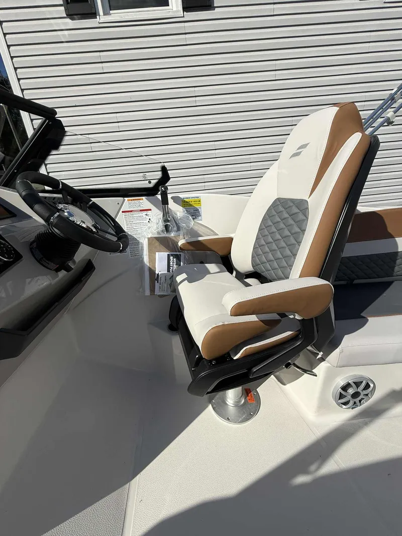 Slide: The Image of Starcraft SVX 230 2026 - 10