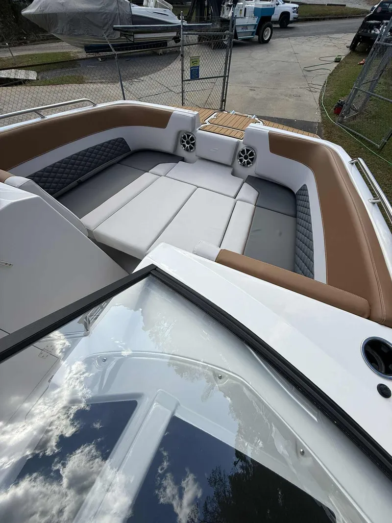 Slide: The Image of Starcraft SVX 230 2026 - 12