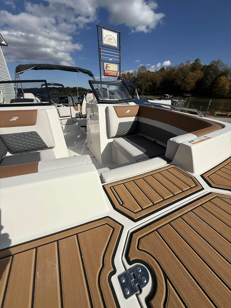 Slide: The Image of Starcraft SVX 230 2026 - 15