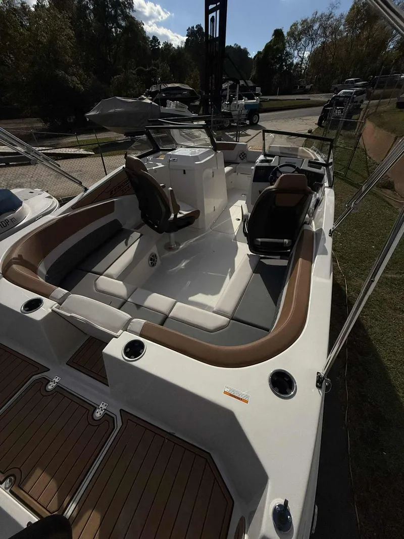 Slide: The Image of Starcraft SVX 230 2026 - 16