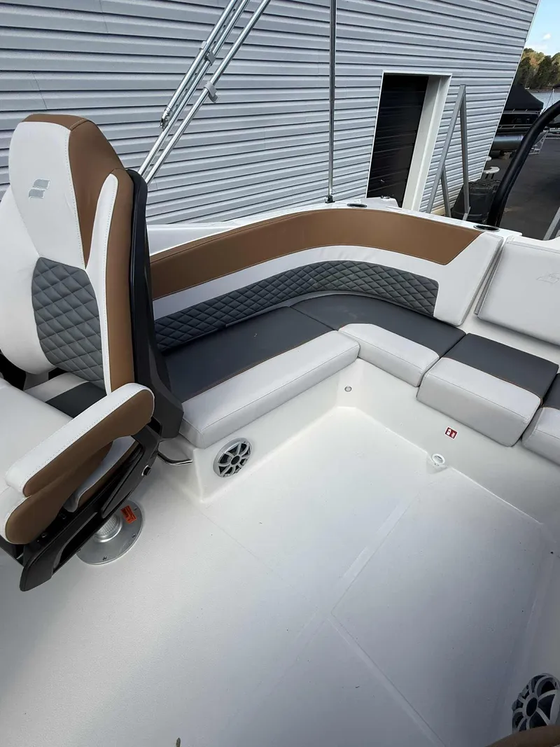 Slide: The Image of Starcraft SVX 230 2026 - 8