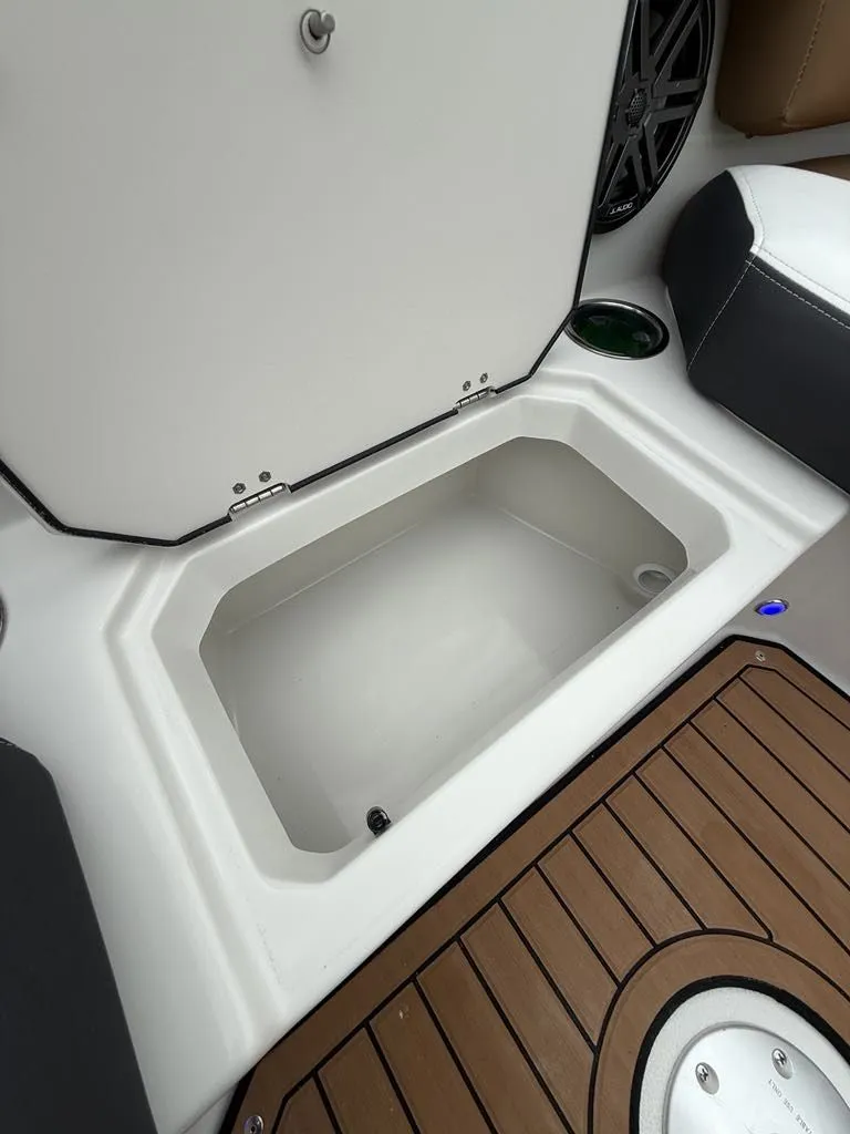 Slide: The Image of Starcraft SVX 211 OB 2024 - 18