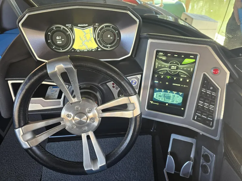 Slide: The Image of MasterCraft XT22 2018 - 10