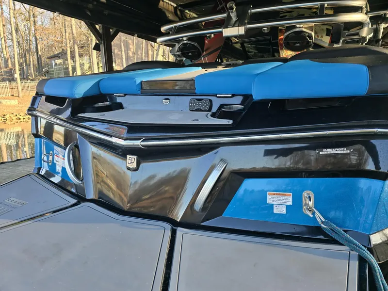 Slide: The Image of MasterCraft XT22 2018 - 11