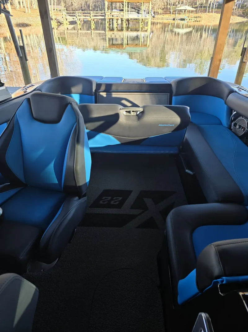 Slide: The Image of MasterCraft XT22 2018 - 12