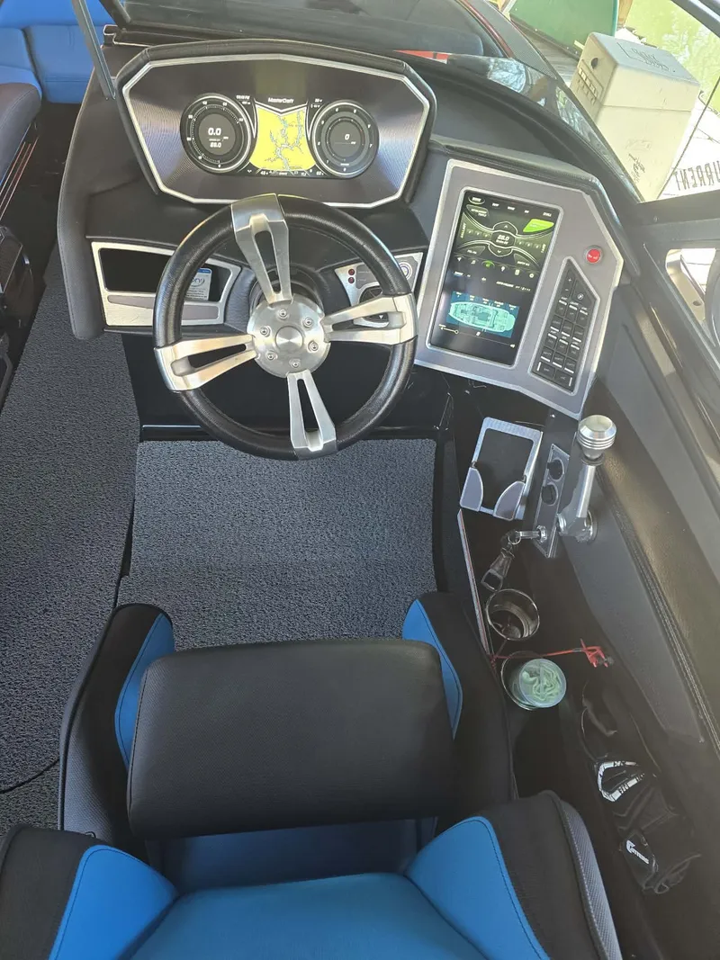 Slide: The Image of MasterCraft XT22 2018 - 15