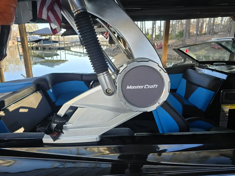 Slide: The Image of MasterCraft XT22 2018 - 18