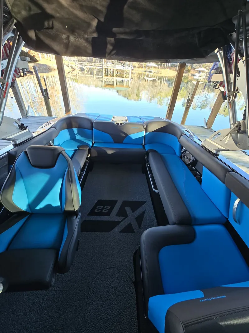 Slide: The Image of MasterCraft XT22 2018 - 20