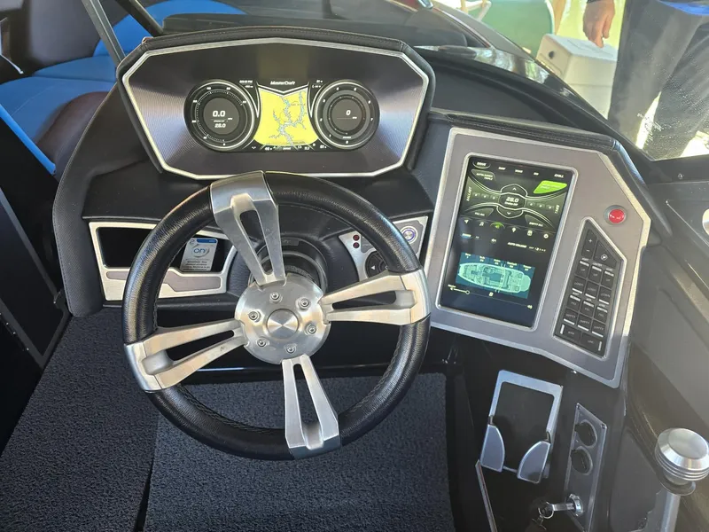 Slide: The Image of MasterCraft XT22 2018 - 5