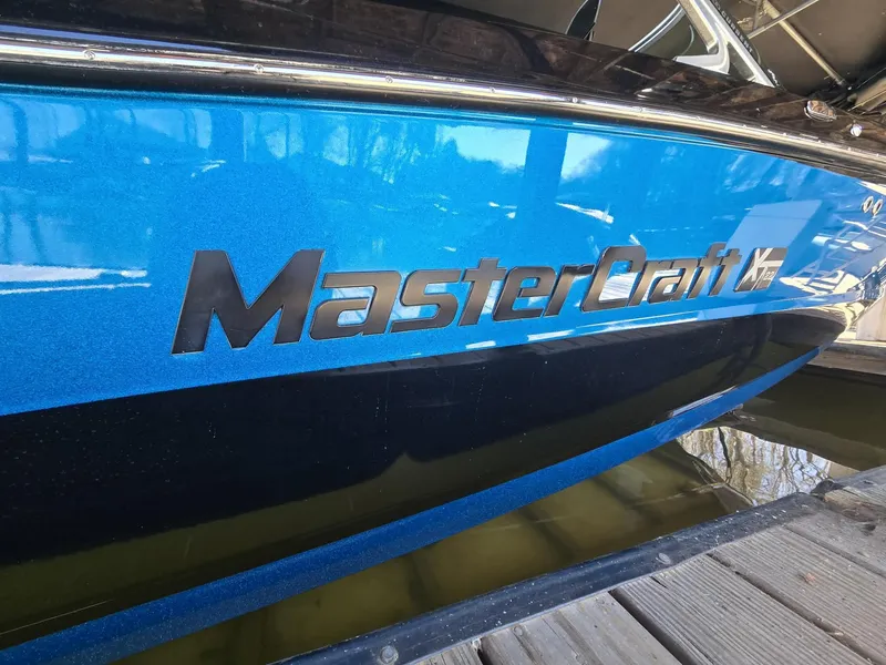 Slide: The Image of MasterCraft XT22 2018 - 6