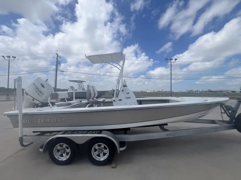 Slide: The Image of Blazer 2200 GTS 2017 - 7