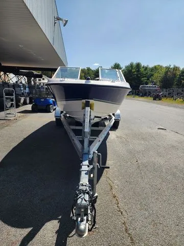 Slide: The Image of Bayliner 195 Discovery 2012 - 6