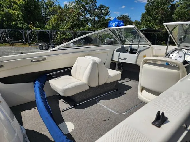 Slide: The Image of Bayliner 195 Discovery 2012 - 7