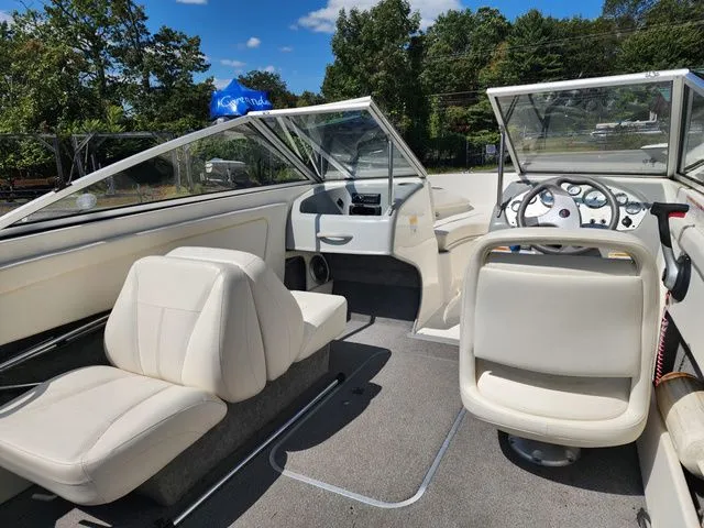 Slide: The Image of Bayliner 195 Discovery 2012 - 8