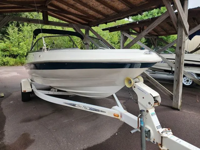 The Image of Bayliner 180 2000 - 1