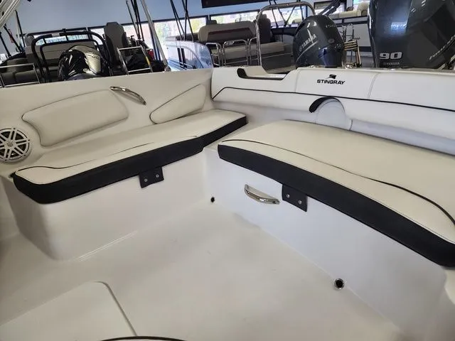 Slide: The Image of Stingray 182 SC 2026 - 10