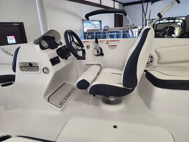 Slide: The Image of Stingray 182 SC 2026 - 11