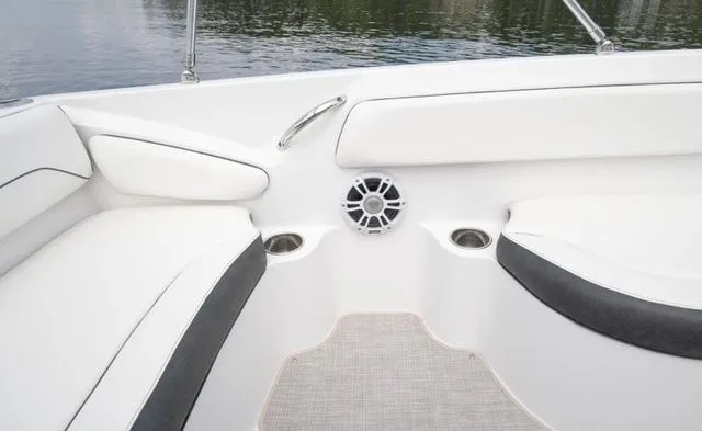 Slide: The Image of Stingray 182 SC 2026 - 15