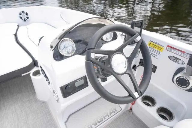 Slide: The Image of Stingray 182 SC 2026 - 16