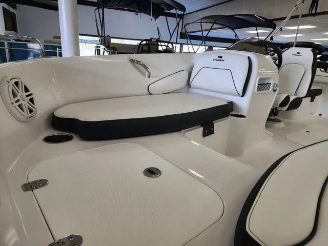 Slide: The Image of Stingray 182 SC 2026 - 7