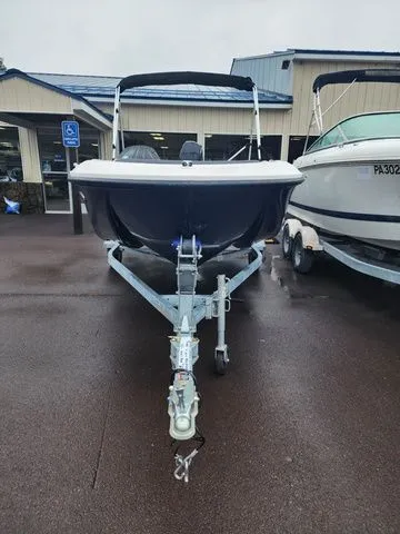 Slide: The Image of Bayliner Element M15 2023 - 4