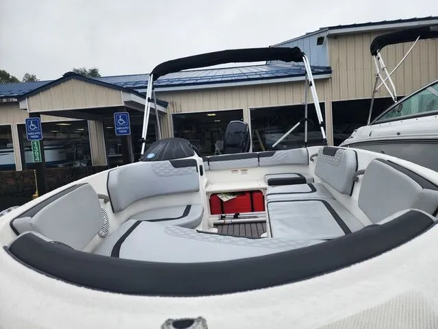 Slide: The Image of Bayliner Element M15 2023 - 5