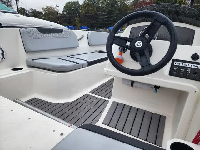 Slide: The Image of Bayliner Element M15 2023 - 6