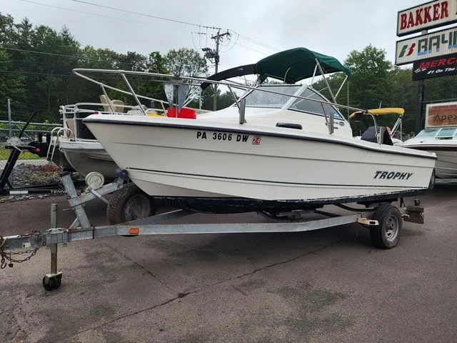 The Image of Trophy 1802 Walkaround 2004 - 1