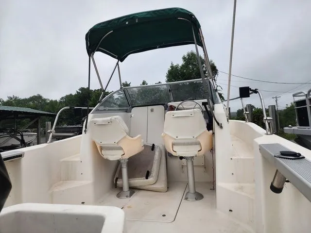 Slide: The Image of Trophy 1802 Walkaround 2004 - 5