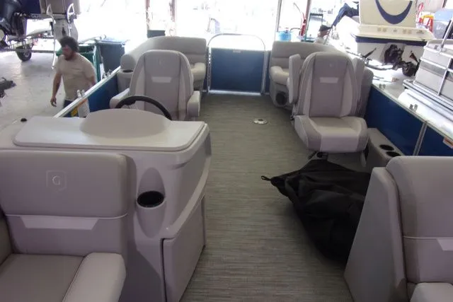 Slide: The Image of Sweetwater Xperience 2286 SBX 2024 - 17