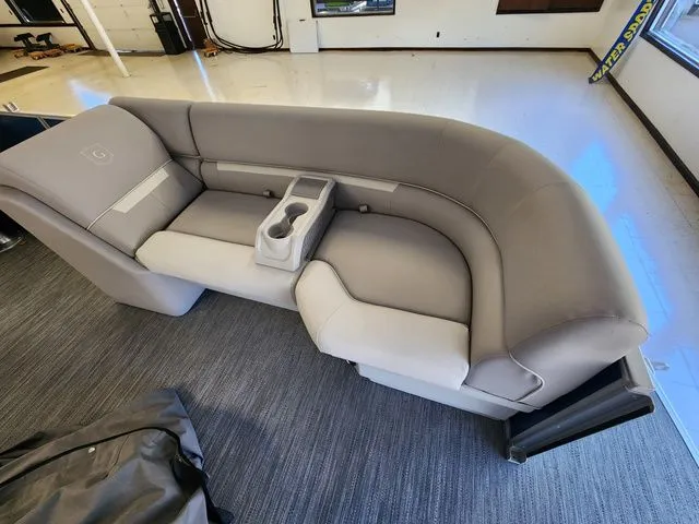 Slide: The Image of Sweetwater Xperience 2286 SBX 2024 - 4