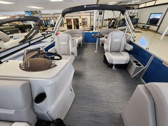 Slide: The Image of Sweetwater Xperience 2286 SBX 2024 - 5